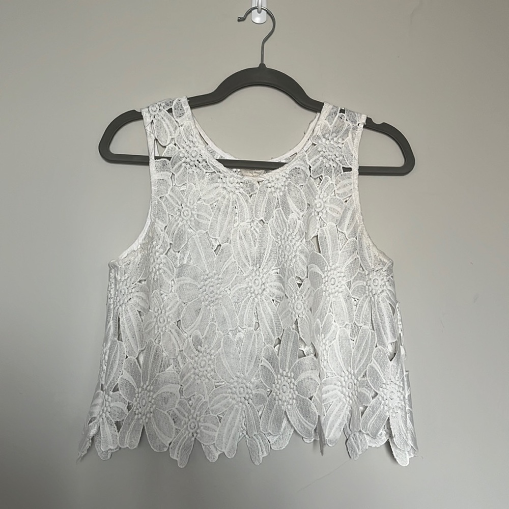 white flower tank